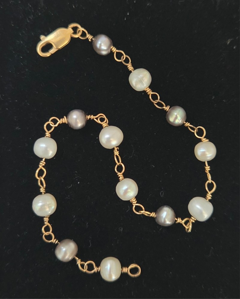 Vintage 14K Yellow Gold Black and White Pearl Wire Twist Bracelet