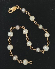 Vintage 14K Yellow Gold Black and White Pearl Wire Twist Bracelet