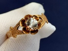 Vtg 14K Yellow Gold Ring 1.7g Fine Jewelry Size 7 Band Clear Round Stone *READ*