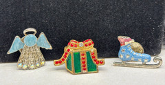 Lot Of 10 Christmas Jewelry Items Avon Earrings Unbranded Pendant Brooch Pins