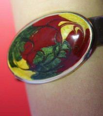 Vintage Push On Bracelet Enamel Flower & Leaves Oval Disc in Gold Tone VGC 38