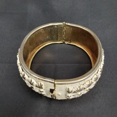Vintage 1960s White Enamel Gold Tone Hinged Clamper Bangle Bracelet New Arrival
