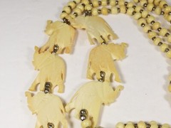 Necklace Tribal Native African Elephants Resin Beaded 16″ Lovely Vintage C4744