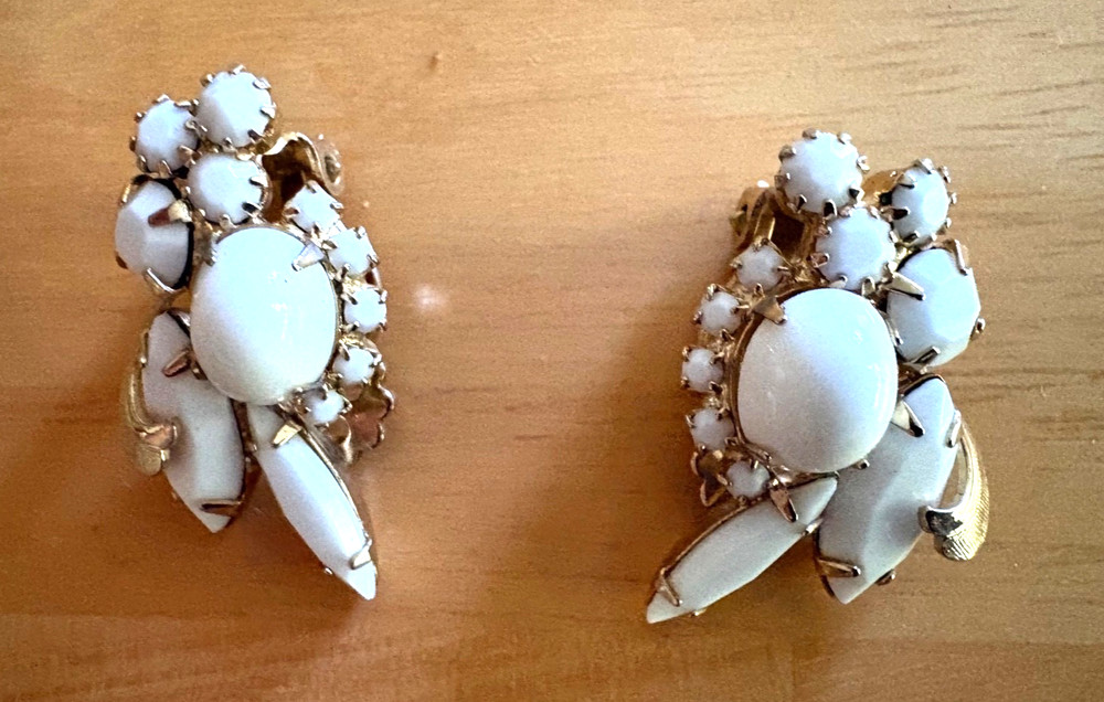 Vintage JULIANA Earrings Milk Glass Beautiful EUC
