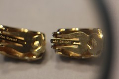 LES BERNARD VINTAGE GLASS CABACHON CLIPON EARRINGS