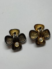 CAROLEE Vintage Luxury Floral Clip On Enamel Rosette Earrings