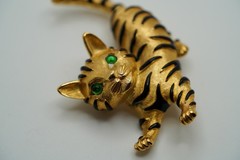 Vintage Trifari Green Eyed Gold Tone Cat Brooch 5.4cm JB36