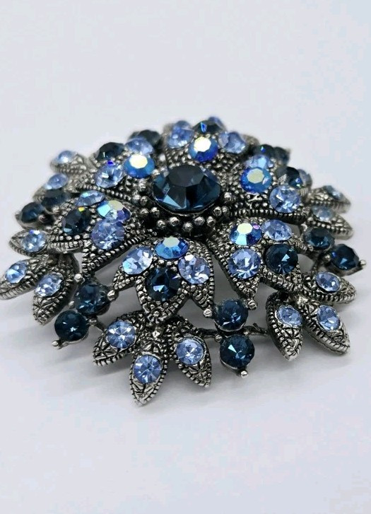 Starburst Flower Brooch Blue Crystals Rhinestone 2 in Vintage Gun Metal 3D