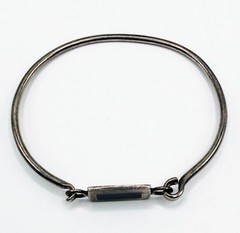 VTG Estate Mexico Tension SS & Black Onyx Signed Bangle – 2.5” In Diameter 117