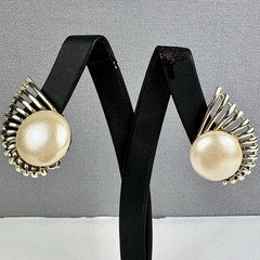 Vintage Sarah Coventry Wings Of Flight Faux Pearl Clip Earrings