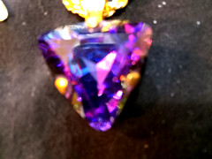 Vtg Medici 17 1/2″ Gold Chain-1 3/8″ Pendant-Faux Amethyst/Streaks Royal-Signed