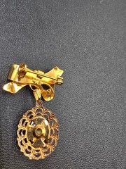 Vintage Gold Tone Bow Brooch with Emerald Green Glass Cabochon Dangle