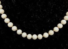 Vintage Jewlery Signed NAPIER 18” Milkglass Beads Necklace. 8074