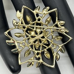 Sarah Coventry “Peta Lure” Flower Brooch Pin Gold Tone 1960’s Signed