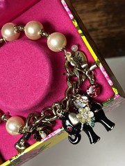 Betsey Johnson Charm Bracelet – Gold Tone Pearl Elephant, Bows, Hearts NIB
