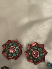 VTG-NOW JEWELRY LOT GLASS Stones Clear Brooch Blue/ Pink Red Earrings Post Clip