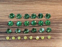 Uranium Glass Rhinestone Lot round dentelle and flower Cut