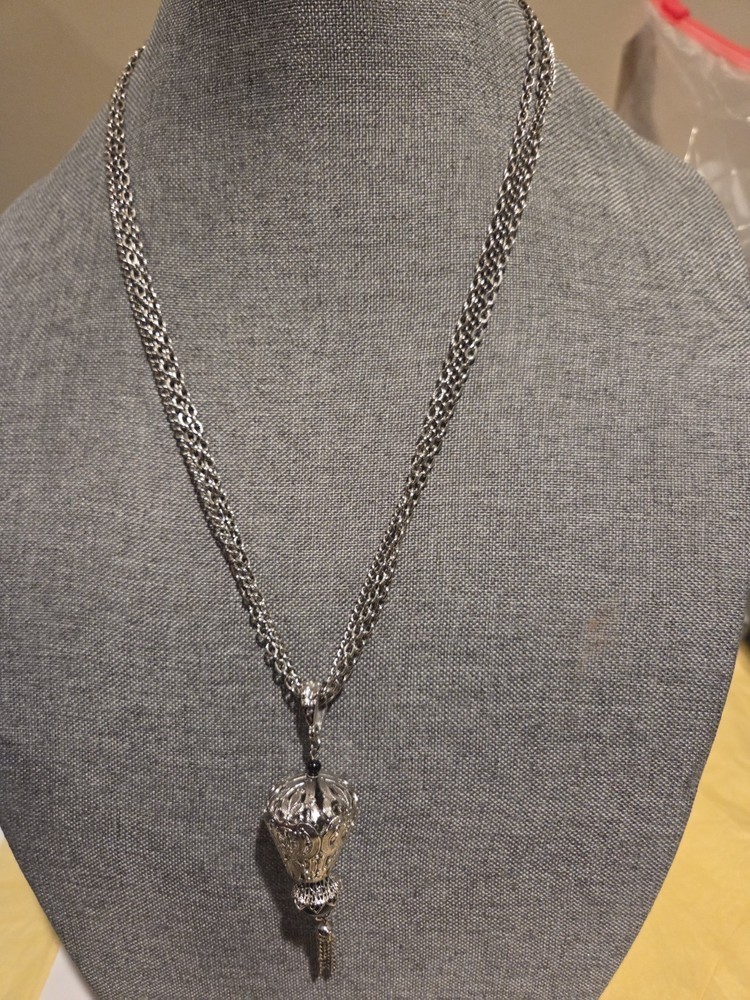 VTG Celebrity Silvertone Pendant Necklace W/Black Bead & Filagree 3 strand chain