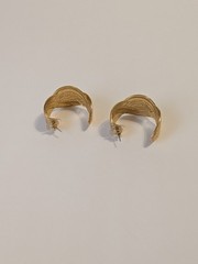 Avon Gold Tone Demi Hoop Textured Rope Style Stud Drop Earrings 1.25″. Vintage.