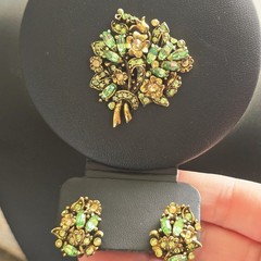 Vtg Set Hollycraft Uranium 1950’s Green Rhinestone Brooch Earrings *Glows UV