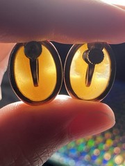 Vintage Pair Coro Gold Tone Beaded Edge Bezel Set Shell Cameo Screwback Earrings
