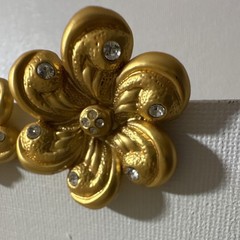 Gold Tone Flower Jewelry Set w/ Clear Round Rhinestones, Earrings & Brooch Pin