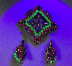 Mid-Century Pin & Earring Set Uranium Stones Prong Set Boho Artsy Retro Vintage