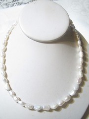 PRETTY 18″ LARGE WHITE BAROQUE PEARLS NECKLACE WITH STERLING SILVER CLASP