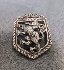 Sarah Coventry Vintage 1958 Griffon Royal Crest Heraldic Shield 2-1/8″ X 1-3/8″