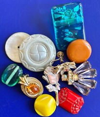 30PC VTG FLOWER PIN craft LOT,Mixed Media FLORAL ART,repurpose,HOLIDAY CRAFTS