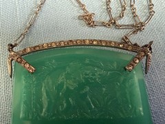 VTG DECO STERLING CHAIN CARVED GREEN ONYX STEPPED LARGE RAISED ELEPHANT PENDANT