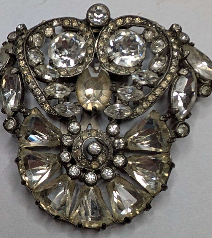 1930’s Eisenberg Original Large 2.75″ wide Sliver Tone Clear Rhinestone Fur Clip