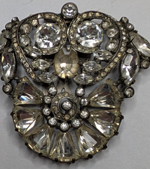 1930’s Eisenberg Original Large 2.75″ wide Sliver Tone Clear Rhinestone Fur Clip
