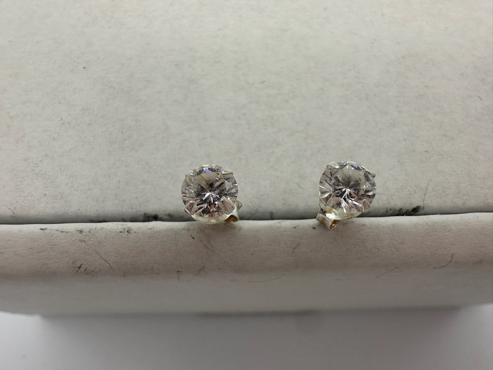 0.66g Vintage Sterling Silver 925 Round Clear Faceted Stud Earrings M