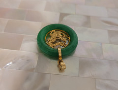 Vintage Chinese 14K Gold Apple Jade Dragon Circle Pendant 4.5 Grams