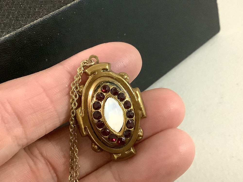 VTG/Antique brass?Czech? Garnet rhinestones Opalite glass pendant necklace 18″