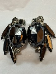 Vtg Juliana D&E Unmarked Clip Earrings Faux Black Hermatite Pronged 1960’s Era