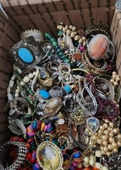 1 Pound Jewelry Costume Vintage Mix LBS necklaces bracelets pins rings etc lbs