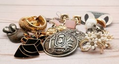 14 Pairs Of Vintage Earrings Coro, Monet, Trifari Japan. Screwback, Clip On,…