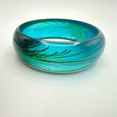 VTG Blue & Green Lucite Wide Bangle Bracelet Encased Peacock Feather Chunky Boho