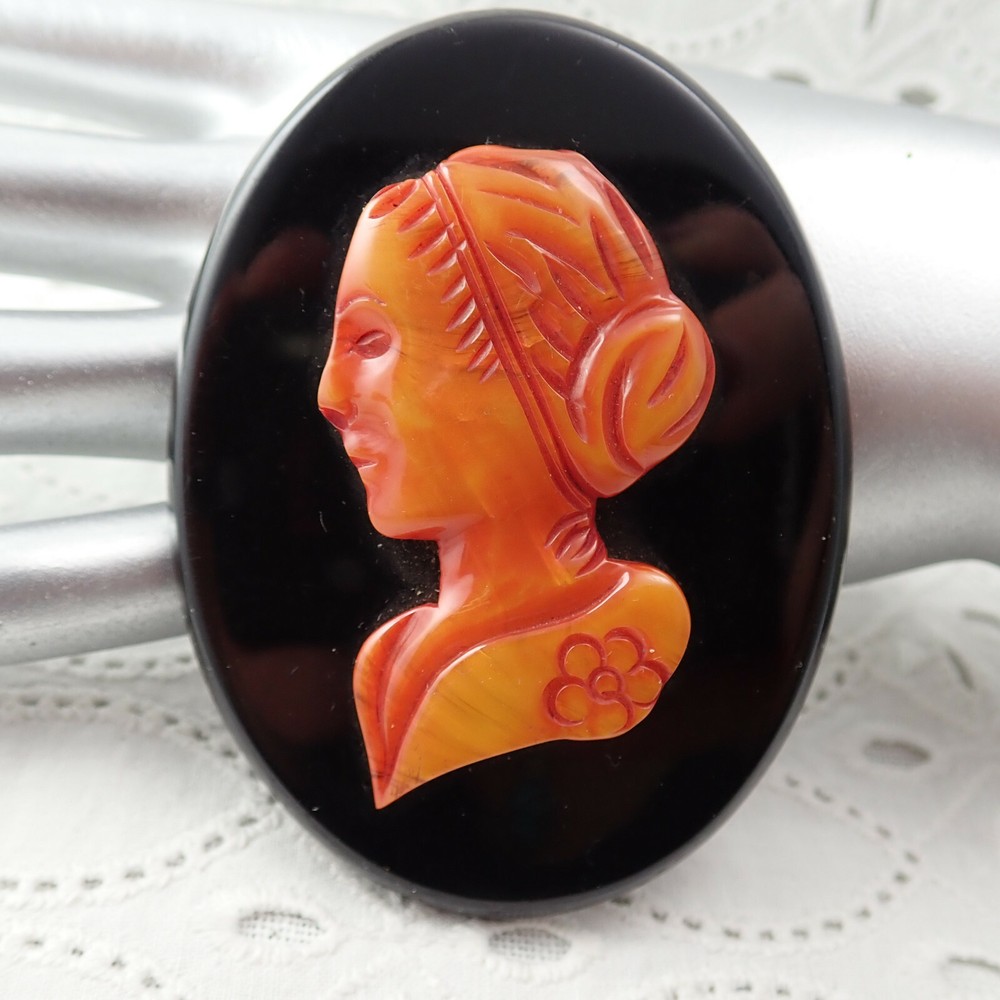 Art Deco Vintage 3 1/8″ Black Red Bakelite Cameo Figural Oval C Clamp Pin Brooch