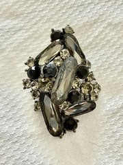 Vintage Brooch Black and Gray Cluster Rhinestone Pin Set In Silver-plated Metal