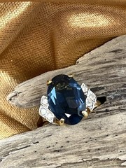 Vintage 18K HGE Gold-Tone Ring Blue Solitaire Stone W/Accents Size 6.5