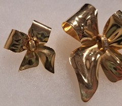 Vintage TONA Gold Tone Bow Brooch Large Ribbon w/ Rhinestone & Matching Earrings