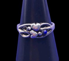 Vintage Sterling Silver Triple Heart Ring with Blue Lapis Accent – Size 9 – 3.7g