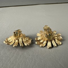 Vintage Brooch Earrings Set Gold Tone Daisy Flower Brushed Satin Clip On