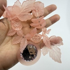 VTG Frosted Pink Lucite Cluster Flowers Leaf Statement Beaded Necklace 17”