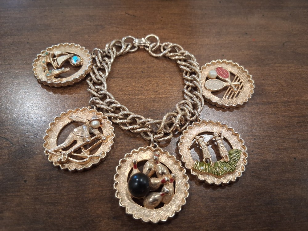 Vintage Gold Tone Sports Charm Bracelet 7″ Sailing, Skiing, Bowling, Golf…