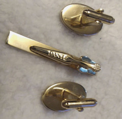 Vintage Dante Matching Gold Oval Cufflinks and Rectangular Tie Bar w/Green Stone