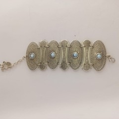 Elegant Vintage Bracelet with Blue Stone Accents & Antique Style